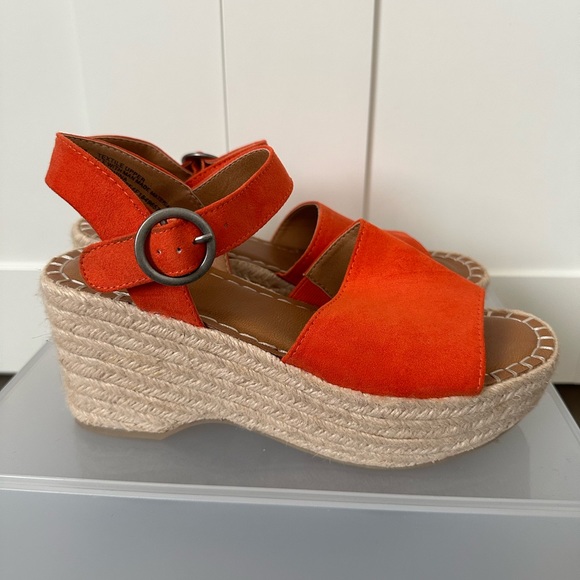 Universal Thread Morgan Wedges - Picture 4 of 12